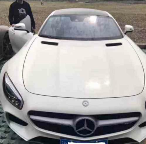 amg gt-购车总价 | 这款车的裸车价是在130万，在是奔驰的一种新增车型，价格是我很满意。
同级对比 | 对比价格类似的一些车，我觉得我还是会选择这款，因为它外观相当霸气。
空间 | 这款奔驰的空间还是延续了奔驰一向的特点，空间不会大，但个人感觉还可以。
颜值 | 这车的颜值真的是绝了，不过奔驰奔驰的外观向来就是好看的，只是它在好看的同时还很霸气。
内饰 | 里面非常漂亮，整洁大方。在整洁的同时，让人感觉非常的豪华，这可不是所有车都能够做到的。
驾驶体验 | 我个人体验非常好， 它能够在保证速度的同