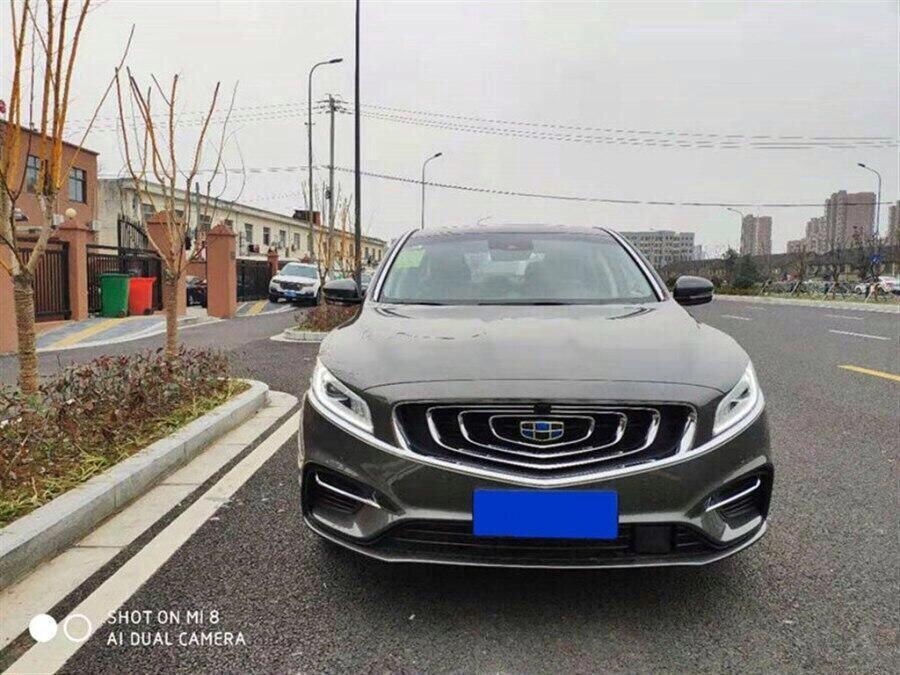 购车总价 | 该车裸车价17.98万，落地价20万左右。
同级对比 | 其实这个价位买这辆国产车还是需要很大的勇气，但是博瑞GE确实没有让我失望，它无论是给我的驾驶体验，还是给我生活中带来的面子感都是特别十足的。
故障吐槽 | 本来车身空间挺大的，但是它的后备箱比较浅，所以有点不是太满意了。
空间 | 乘坐空间特别的宽敞，反正我身高体重都挺大的，但是不会感觉到压抑的，坐满五个人也不会拥挤。
颜值 | 外观显得特别稳重大气，我个人喜欢灰色，觉得这款灰色的车真的特别漂亮。灯光也特别的好看。
驾驶体验 | 加速