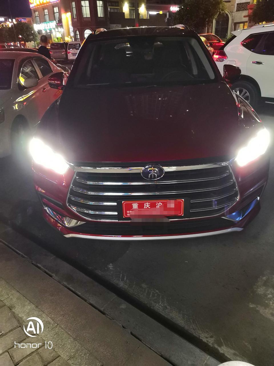 宋pro-购车总价 | 12.55万！红色的！贷款18期免息！你们去4s问价可以让他给你算各项多少钱！建议最后都还他一口价全包！！
同级对比 | 看了虎8（感觉是假中型，而且外观确实不喜欢！）1.6t的价格太高！！
空间 | 同翼虎比大多了！空间感觉和dx7差不多，都是大空间！这2车都是经常坐的！
驾驶体验 | 起步动力确实不是很好！特别是上陡坡！不过我开的是eco，而且也没大脚油门！够用！过稍微小点的烂路很舒服！感觉过滤的很好！刹车和转向都很精准！特别方向盘长时间开湾路都很好不累！
颜值 | 这个没得说
