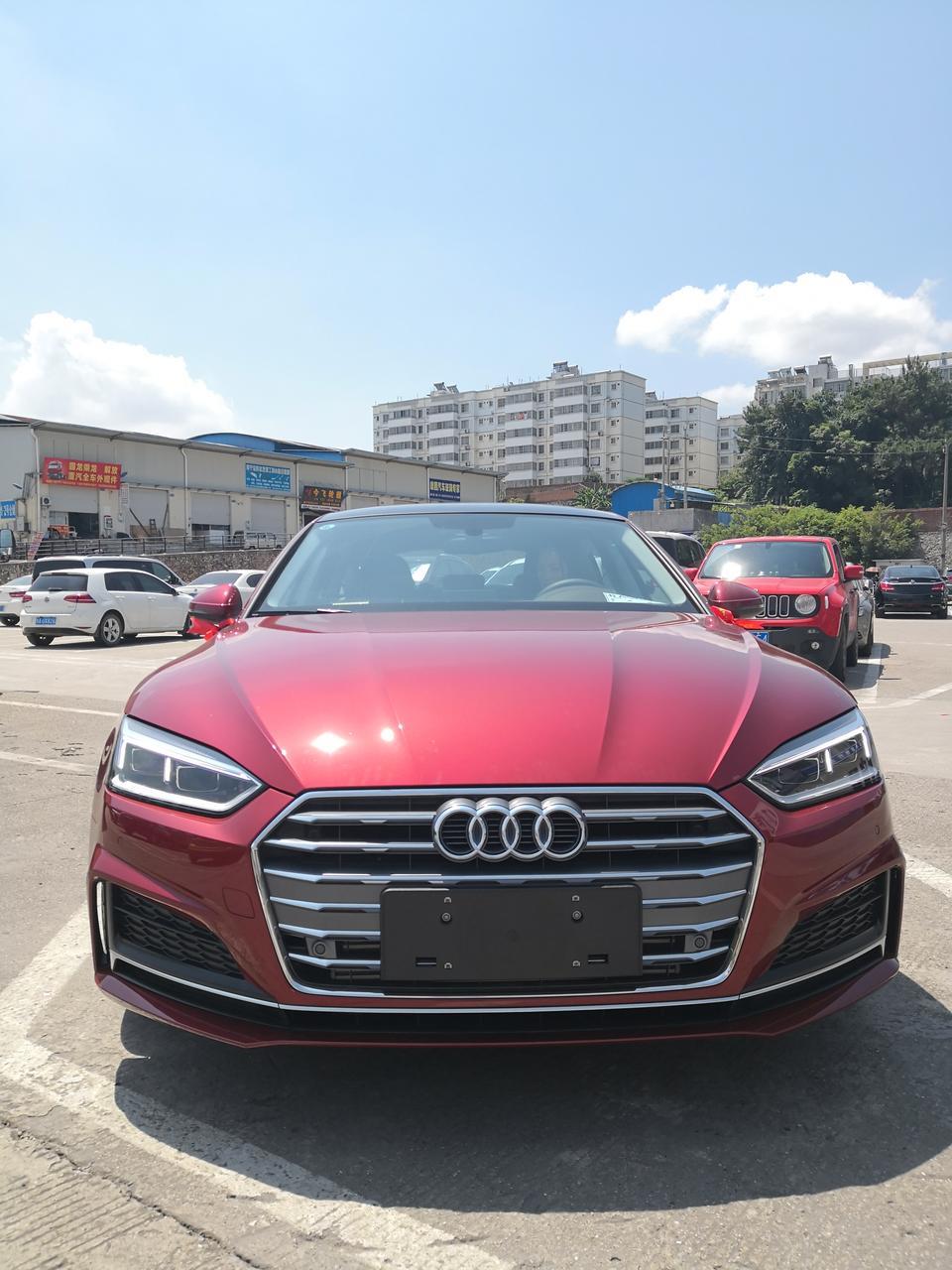 购车总价 | 购车总价37.5万元，奥迪A5的优惠力度还是可以的。
同级对比 | 选车的时候也考虑了其它车型，C级奔、宝马三系、奥迪A4L、凯迪拉克XT5，但是最后我老婆一眼就看中了奥迪A5，加上又是进口车型，所以果断选择A5。
故障吐槽 | 刚提车不久，还未发现明显互相缺陷。
空间 | 空间方面，由于正常就是我和我老婆开，两个人够用了，等到家庭成员更多的时候会选择更大的车型。
驾驶体验 | 驾驶感受真的非常棒，动力充沛，特别是运动模式下，提速的推背感让我觉得买这车值了。
颜值 | 奥迪A5的颜值真心喜欢
