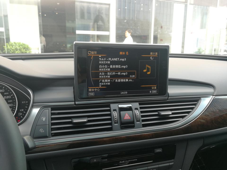 奥迪a6l-11-12提车,行程1100公里，其中纯电约200公里，平均油耗8升，综合不会算，开起来特别容易上手，方向盘特别轻快，但指向精准，动力说不上强大，但总是足够给力，全景影像再清晰点就好了，昨天倒车看不准位置，蹭了一下，心疼死了.临牌中，等上了绿牌，分享精华帖，下面附上些用车照片，分享下
