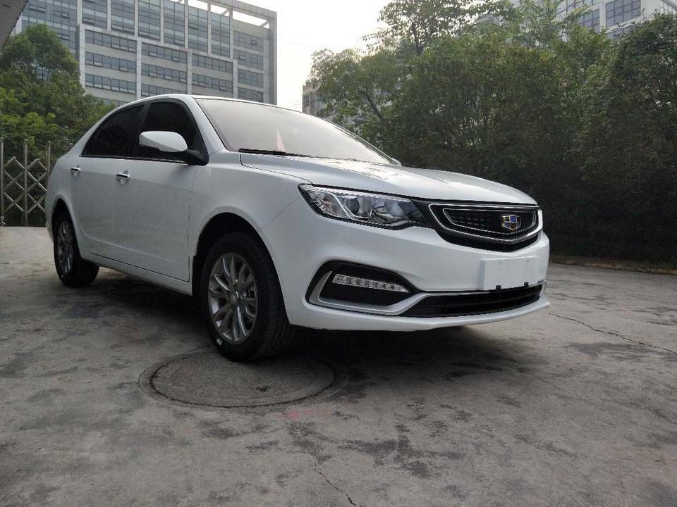 购车总价 | 原车5.99万，优惠下来5.29万，办好下来6.4万。
同级对比 | 起初也看过长安的CC，对比了一下，外观颜值力略胜远景，但性价比不如远景，而且远景的油耗也要低一些，作为家庭用车，感觉哪个划算买哪个，也就选了远景。
空间 | 空间挺满意的，后排空间也是非常不错的，173的我可以伸得开腿，后排中间也处理得非常不错，几乎没有什么凸起。
驾驶体验 | 1.5的排量，不充沛，但家用够了，手机档车型，一方面也看驾驶者，开着空调的情况下，动力有轻微的减弱。方向盘指向比较精准，操作轻盈，驾驭起来特别灵活