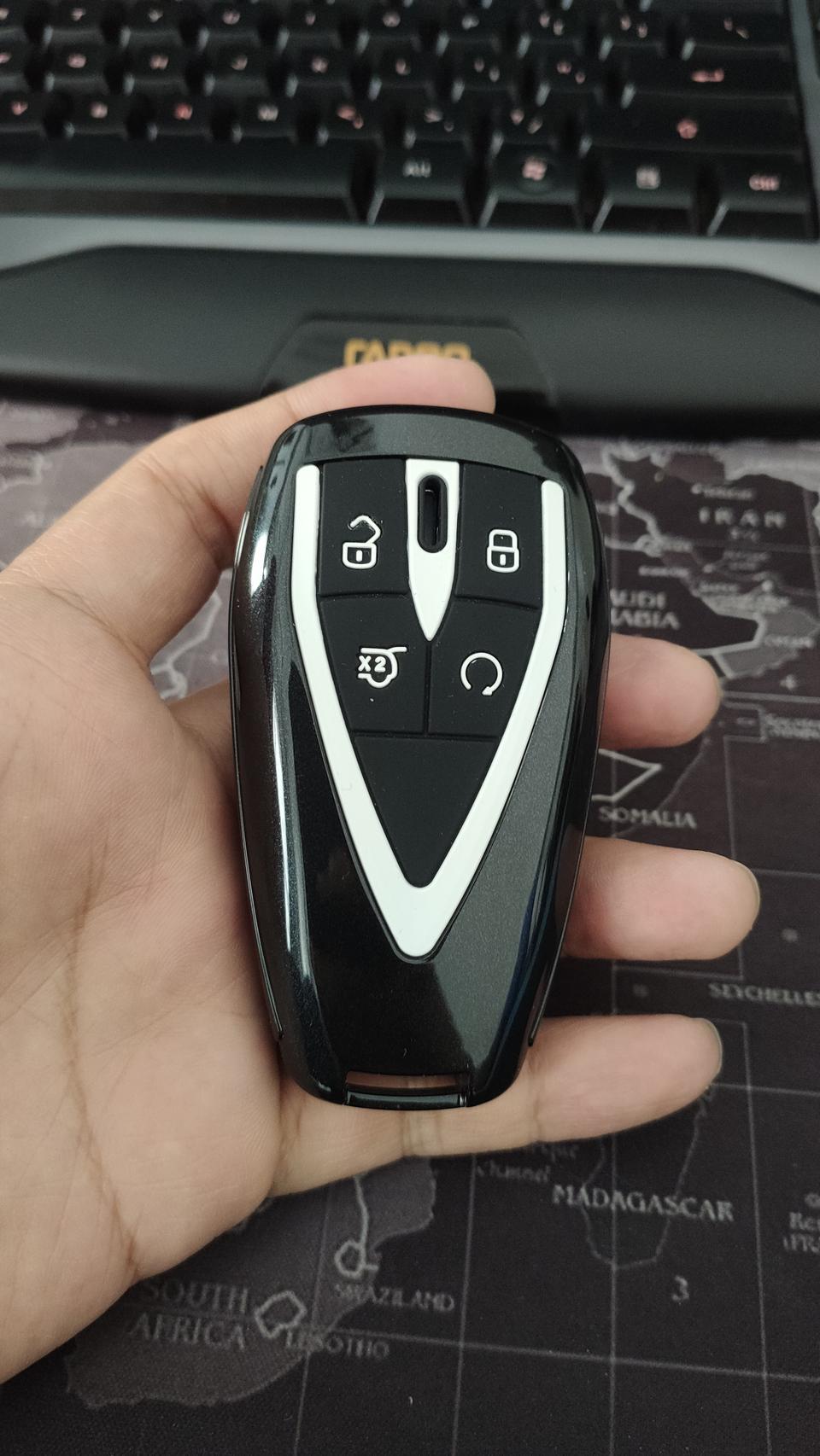 长安cs75 plus-CS75PLUS 口碑 (上)
先做个自我介绍，我是个晚80后，近90，算驾龄的话正好10年，人生中买的第一辆车BYD F0，算是新手起步，使用中有各种小毛病，什么内饰异响了，冬天光驱不读碟了，音响声音不对了等等，大毛病是没有，但也总被小毛病困扰，开了两年，手里稍微有了点积蓄，觉得自己过了新手阶段，打算换车，由于小车底盘低，有些停车位上不去很是头疼，于是从心底就想换SUV,加上当时对国产车小毛病的抵触，决定要换个合资车，于是十万出头的预算来看，合资suv确实没什么可选，恰巧当年小型