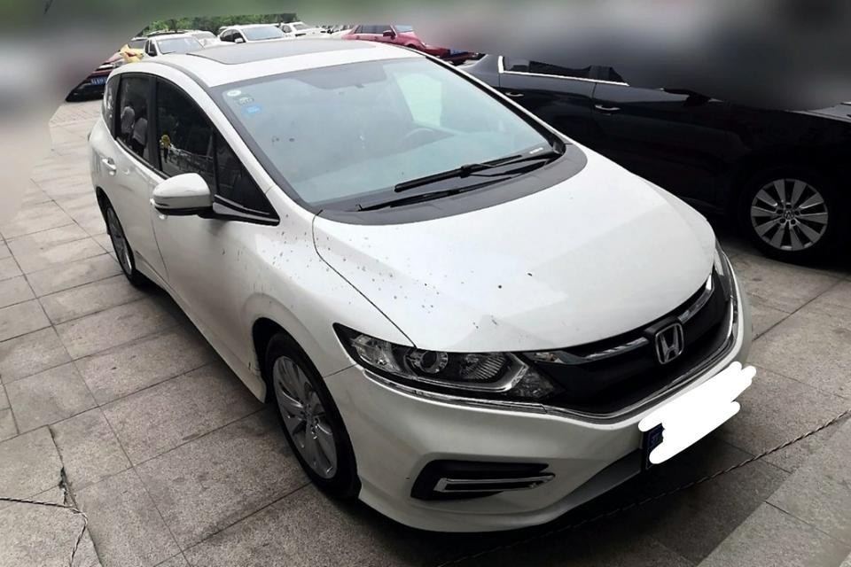 购车总价 | 裸车价12.6万元 落地价14.18万元
同级对比 | 看了杰德的经典款和自舒版，他们都差不多，没有什么太大差别，但是自舒版有全景天窗，这一点是我最后选择他的理由。
空间 | 前排有点寄，可能是我比较胖，后排和后备箱的空间都比较大，跷二郎腿都不觉得拥挤。
驾驶体验 | 驾驶体验还可以，方向盘转向也很顺滑，就是
轻点就有感觉，减震效果一般吧。
颜值 | 挺年轻化的外观，车灯设计还不错，雾灯是led的，车漆偏薄。
油耗 | 现在是7.6 可能以后开久一点会降下来不少，因为觉得自己现在还没有控制好
