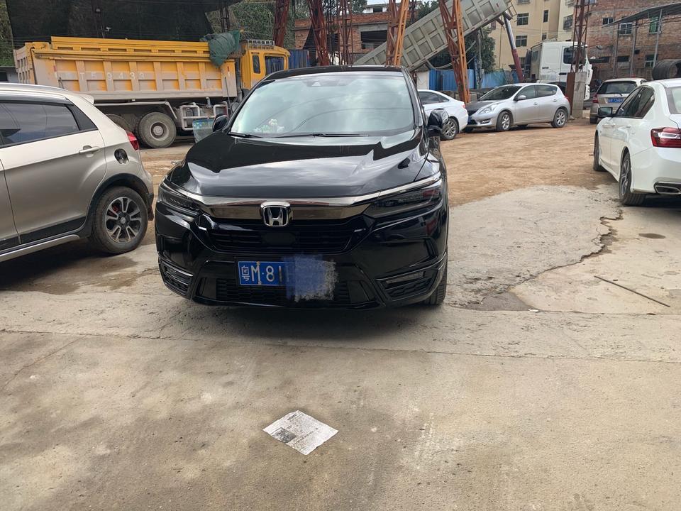 从皓影未上市一直关注此车，可能我比较喜欢广汽本田对广汽的质量也比较信任所以我选择了皓影，我一月份购置的车辆，现在也开了一个多月了，行驶了一千多公里了，总体觉得还过得去，对于外观是无可挑剔，我选择了幻夜系列比较大气一点，内饰做工还算满意，比荣放好多了，里面空间也算大，后排坐三个人也没多大问题，动力方面这个车家庭用基本足够了，也不会肉，油门刹车也很灵敏，油耗走高速也很低基本在6.5左右，综合油耗8.6左右，算很省油了，哈哈哈，这个车的自适应巡航走高速真的好用，会自动跟随前方车辆加速减速，走高速舒服的狠，嘿嘿，