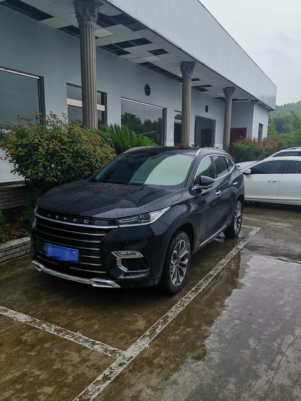 领克01 phev-#购车1总价 裸车14.59万，加上税和保险总共接近17万
同级对比 | 考虑过领克01，进口Q3和X1也考虑过，最终综合考虑选择它
故障吐槽 | 发动机故障码，这个应该很多车主都有的。然后就是最初五千公里以内的时候各部件磨合会有卡顿感，现在基本上没有了。
空间 | 空间很大，尤其后排，本人比较胖，所以选车都会优先考虑空间大的。所以这个车空间绝对够用，后备箱容积也非常不错
驾驶体验 | 总体来说满足在城市里面开的基本要求了，相对于不平坦路面减震效果还是有点差强人意，感觉很硬，还有就是高
