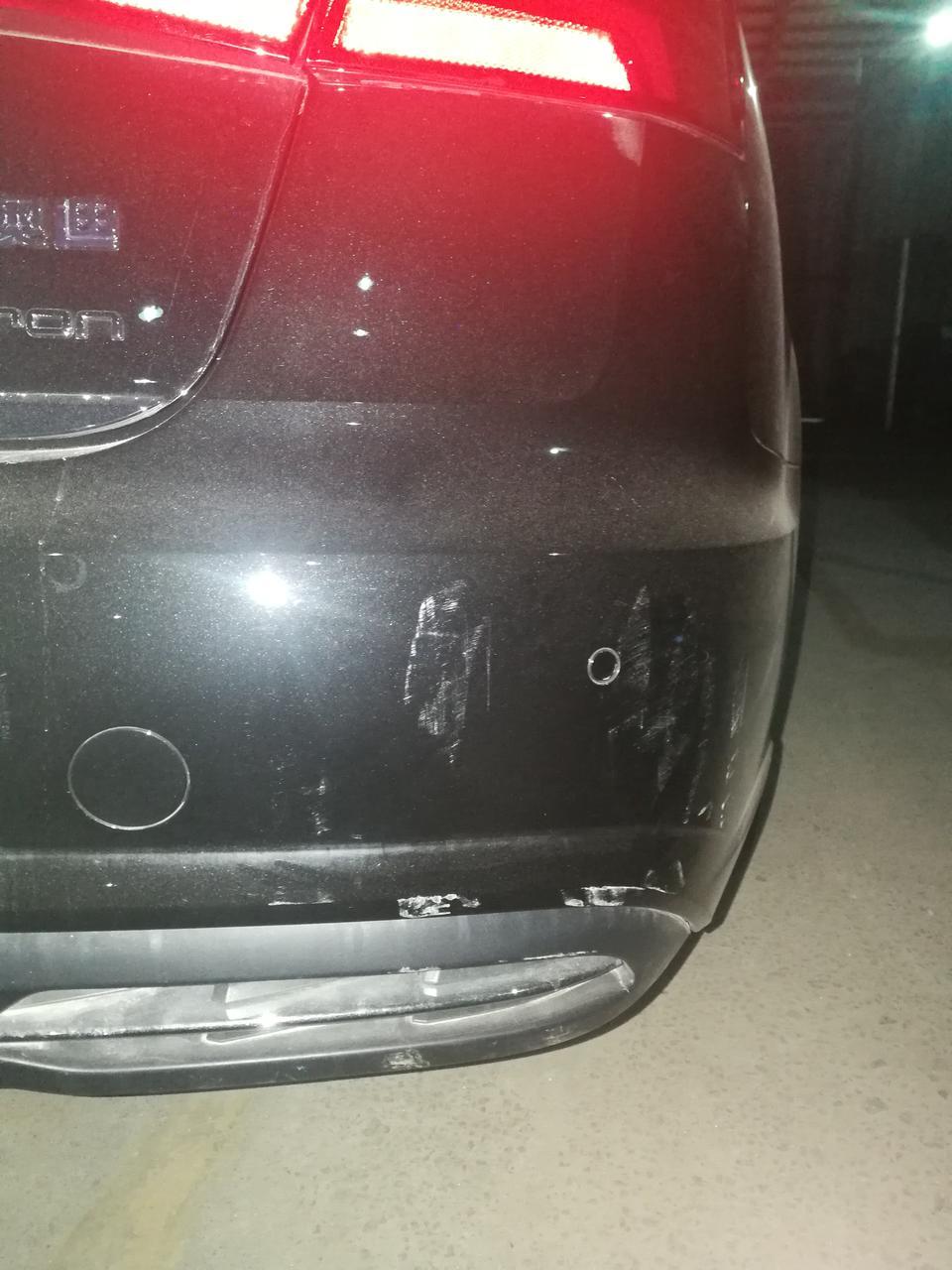 奥迪a6l-11-12提车,行程1100公里，其中纯电约200公里，平均油耗8升，综合不会算，开起来特别容易上手，方向盘特别轻快，但指向精准，动力说不上强大，但总是足够给力，全景影像再清晰点就好了，昨天倒车看不准位置，蹭了一下，心疼死了.临牌中，等上了绿牌，分享精华帖，下面附上些用车照片，分享下
