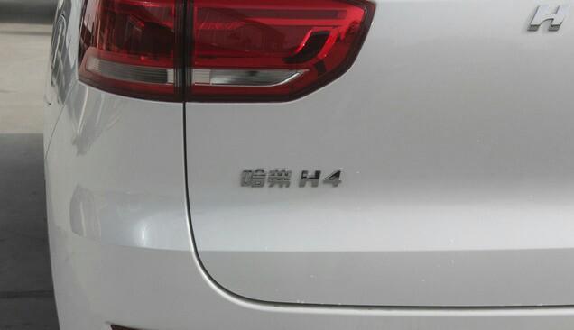 哈弗h4-购车总价 | 裸车价格96000，保险上牌购置税啥的，落地价格在113000元，赠送了一些饰品，坐垫，脚垫，方向盘套和全车膜。
同级对比 | 买车的时候也看了长安cs55,感觉这两款车也差不了多少，配置啥的都差不多，我还是更喜欢H4的外形，所以就选择了它。
空间 | 哈佛H4的空间挺大的，后排座椅的舒适性非常好，后备箱也挺大的，就是后备箱有点高，放重物有些费劲。
油耗 | 哈佛H4的油耗还是可以，我跑高速公路的油耗也就在7.0左右，市区的话会高一些在7.8左右，这也是可以接受的。
故障吐槽 | 