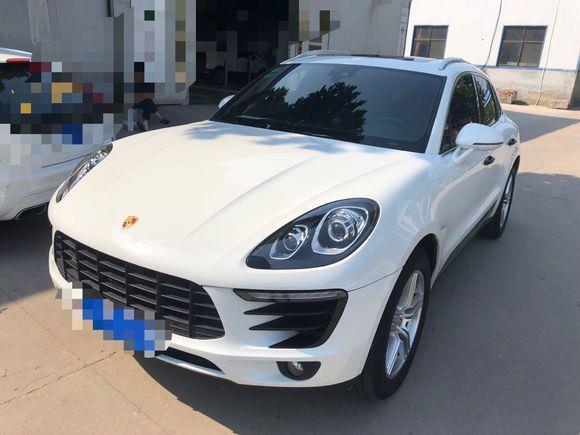 macan-作为保时捷的老客户，我来评价一下，我是2017年1月份买的这辆车，当时裸车56万左右，下来一共花了58万左右，从买过来以后还没有进行加装过，这辆车和捷豹-PACE相比，最大功率比较大马力也很足，但是它的变速箱没有捷豹的美，总体来说，从买过来到现在还没有后悔过。
#后备厢空间大 后备箱的空间确实很大，可以装许多的东西来老家，之前都只从老家带了一点香油，现在行李也可以装下了，一点也不愁人了
#悬架减震较硬 每次回家都会走一段不好的路，这个时候车的减震效果就会表现出来，震动还是比较大的，会对轮胎造成