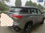 宝骏530-购车总价 | 购买这辆车的裸车价是11.98万，优惠几千块钱，赠送贴车膜，脚垫，落地价13.5万。
同级对比 | 对比同等级别的哈弗、长安，我觉得这款车的性价比高，它的电动座椅，定速巡航，全景天窗都是我比较在意的。
故障吐槽 | 刚提的新车不到俩月，都挺满意，不知道有点味算不算不好之处。
空间 | 空间大也是当初选择它的原因之一，前排视野开阔，后排本来空间就很宽裕，加上全景天窗觉得更大了，后备箱也大，如果后排放倒，可以躺个大人。
驾驶体验 | 动力性能妥妥的，很好。方向盘轻巧好操控，刹车油门踏