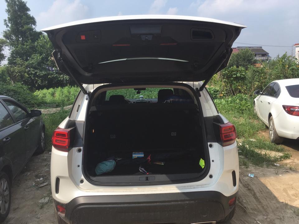 天逸 c5 aircross-购车总价 | 国五最后一辆车优惠力度很大，裸车15.95落地18.45
同级对比 | 买车没有对比，无意中看了测评，就去买了，非要去比，配置秒杀同级
故障吐槽 | 冷车起步刹车有异响，销售说是电子主动驻车，自动解锁带来的，不影响，我也不懂，就这样吧
空间 | 轴距2730看数据已经不小了，实际使用也够用了，带着丈母娘出门也有信心了
驾驶体验 | 1.8带涡轮204匹马力，不论起步还是超车只要舍得踩。信心满满。顿挫也有不是明显，调教可以了
颜值 | 选这个车，颜值占了70%，个