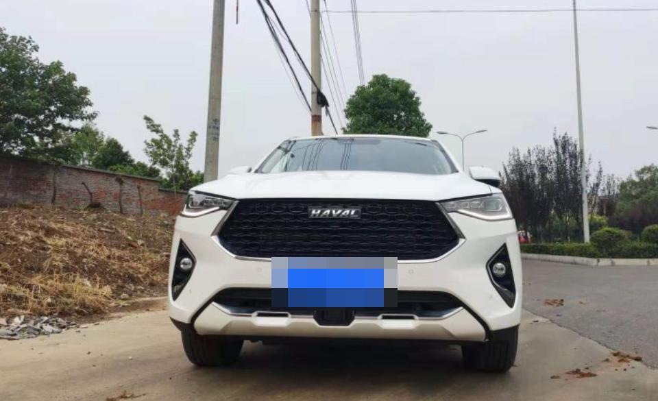 长安cs85 coupe-购车总价 | 裸车12万6，办完还不到15万，高配低价是国产车的优势。
同级对比 | 最开始选了长安CS85，后来看着邻居买了辆哈弗，借来开了一会还挺满意，哈弗在国产SUV里算是打出名气来了，十来万就能买这样的配置真的是很划算了，选这辆准没错。
空间 | 很宽敞，坐后排翘二郎腿都没有问题，平时我车上都坐5个人，没觉得挤。
驾驶体验 | 方向盘有特点开慢的时候很轻，上了高速明显感觉重了不少，应该是为了安全考虑吧，转向没有虚位。刹车有些偏软，现在适应了感觉很舒服。座椅相当软跟沙发一样