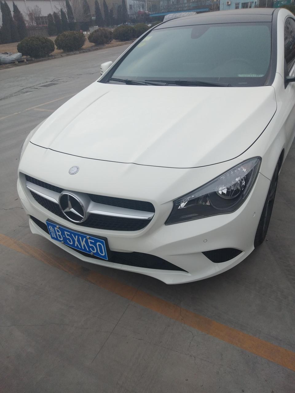颜值 | 颜值高，无框车门很有个性，方向盘设计比较人性化，内饰简约大气，。日间行车灯不仅个性时尚而且很张扬。车身的流线型设计非常运动时尚。后尾灯的辨识度很高，非常帅气。在街上回头率很高。
驾驶体验 | ，虽说1.6T的排量，超车倒是易如反掌。
动力有点弱，尤其是起步有点肉，毕竟那么重的车。低档尤其一档换二档时变速箱顿挫感强烈，配置有点偏低，地盘很低，毕竟是轿跑，可以理解。除了动力，它的操控是完全没问题的，方向灵敏，指哪打哪。一点虚位也没有，对坑坑洼洼路面处理也很好。悬架调教的很好。
内饰 | 内饰做工不错
