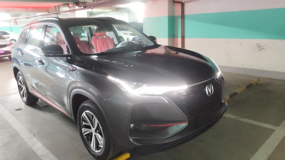 长安cs75 plus-CS75PLUS 口碑 (上)
先做个自我介绍，我是个晚80后，近90，算驾龄的话正好10年，人生中买的第一辆车BYD F0，算是新手起步，使用中有各种小毛病，什么内饰异响了，冬天光驱不读碟了，音响声音不对了等等，大毛病是没有，但也总被小毛病困扰，开了两年，手里稍微有了点积蓄，觉得自己过了新手阶段，打算换车，由于小车底盘低，有些停车位上不去很是头疼，于是从心底就想换SUV,加上当时对国产车小毛病的抵触，决定要换个合资车，于是十万出头的预算来看，合资suv确实没什么可选，恰巧当年小型