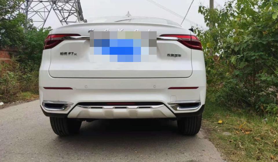 长安cs85 coupe-购车总价 | 裸车12万6，办完还不到15万，高配低价是国产车的优势。
同级对比 | 最开始选了长安CS85，后来看着邻居买了辆哈弗，借来开了一会还挺满意，哈弗在国产SUV里算是打出名气来了，十来万就能买这样的配置真的是很划算了，选这辆准没错。
空间 | 很宽敞，坐后排翘二郎腿都没有问题，平时我车上都坐5个人，没觉得挤。
驾驶体验 | 方向盘有特点开慢的时候很轻，上了高速明显感觉重了不少，应该是为了安全考虑吧，转向没有虚位。刹车有些偏软，现在适应了感觉很舒服。座椅相当软跟沙发一样
