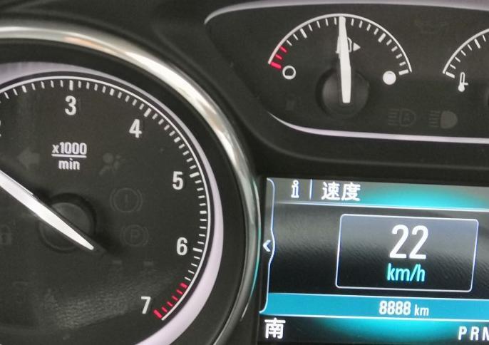 购车总价 | 当时我买这款车的时候，裸车价花了我18.32万，中间我并没有要什么折扣，又花费了一些其他的费用，总体办下来落地价也就21.13万。
同级对比 | 我是拿锐界等几款同级别的车与这款车做对比的，但是最后我还是偏向个人的喜好，因为这款车的外观确实非常的霸气，给人一种非常高档的感觉，所以最后就选择了这款车。
空间 | 在空间方面，驾驶座的空间确实比较宽敞，而且后排坐三个人也不显得拥挤，不过储物空间确实有点小，放不了很多的东西。
颜值 | 在颜值方面，它确实是非常让我满意的，外观就非常的高大威猛，十分