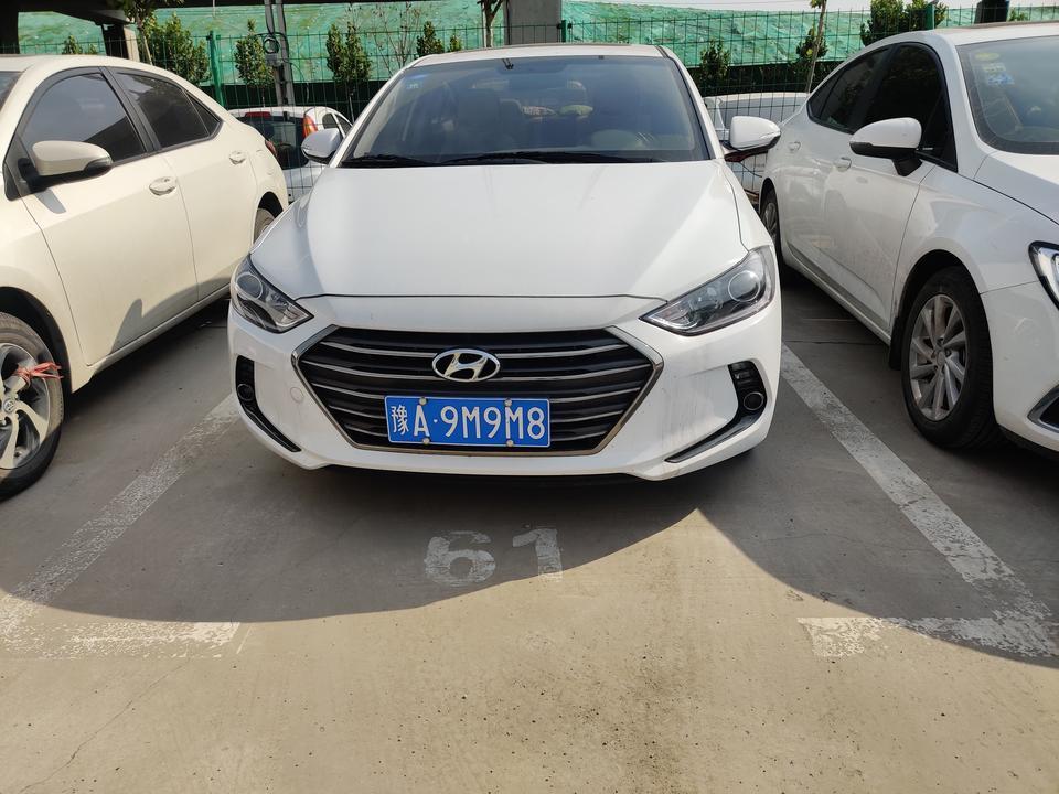 颜值 | 外观颜值必须占第一位啊，这辆车外观好看，颜值高，整个车身显得小巧玲珑，侧面腰线优美，前脸造型很萌动，进气格栅也比较大气，特别喜欢这辆车的外观。
购车总价 | 我这车优惠比较多，因为我这车是个库存车，当时车价优惠了3万，裸车价在94800，保险当时必须要在4A店里买一年，保险是5500，算上税，上牌落地价是11万不到，价格当时已经很划算了。
油耗 | 这车油耗不高，因为车没多大，油耗在市区7.5个油，跑高速平均6个油不到，很省油的一辆车。
驾驶体验 | 动力来说是足够了，起步比较快，跑高速也比较稳