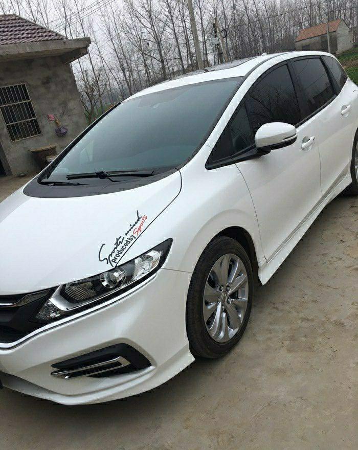 购车总价 | 裸车指导价格是13.99万，优惠了5000元，优惠后全款落地价格是15.4万元，
同级对比 | 朋友之前买过一辆杰德，听他说空间大，而且保值率也不错，后来我又看了别克gl6和大众朗逸两厢版本，感觉这两款车都不如杰德，又购买了杰德。
故障吐槽 | 1.8升发动机油耗稍微高一点，目前油耗都是再市区驾驶，目前油耗在10个左右的，
空间 | 最满意的就是后备箱的空间非常的大，我身高165，前后排空间都很宽敞，不会觉得拥挤，
颜值 | 杰德整车有点轿跑风格，虽然是款两厢车，但是颜值还是不错的，特别喜欢