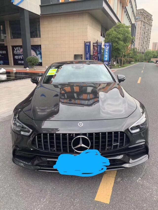 日产gt-r-购车总价 | 这台车是8月份购买的，裸车230万，购置税20多加上保险杂七杂八的270多万多落地。
同级对比 | 我当时对比了911、gtr和马丁v8的vantage，先说gtr吧，内饰有点素了，加上有点直男气息pass，保时捷有点太多了北京这边（每天海淀早上都是保时捷），vantage确实不错，但是又有点小众了，最后还是选择了amg gt。
空间 | 买这个车还要什么空间啊，后排我都是放花和鞋的，还有女孩子的东西。
油耗 | 油耗还可以吧25个左右，之前开的莱万特，没差多少啊。
驾驶体验 