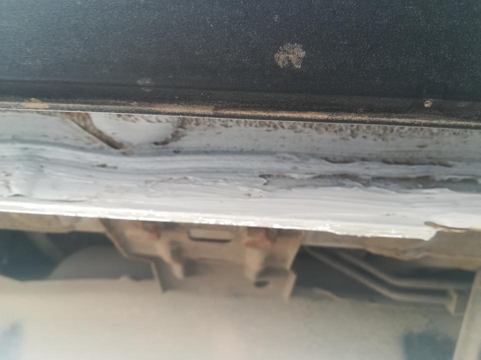 宋pro-车友们帮忙看看我是不是买了个假车，这车门下面的工艺就是这样的吗？
