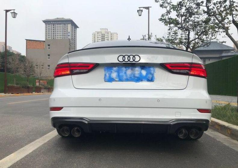 购车总价 | 当时买这辆车的时候裸车总价是26万元。
同级对比 | 跟奔驰c级相比较，这款车的不管是性价比还是配置性能方面上个人认为是比较高的，颜值方面也不输奔驰。
空间 | 对于空间我要求不是特别的大，需求不是很高，这款车的空间完全能满足我日常的需求。
颜值 | 对选车外观我是很在意的，在观察外观看着很舒服，很时尚大气个性化。
内饰 | 这款车的内饰做工不错，很精致，每个细节都做的很到位。
