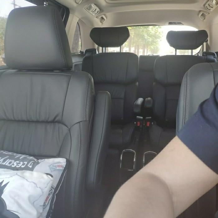 购车总价 | 这款mpv车型，当时裸车的价格在27.5万元，车辆的保险大约在1万元左右，还有上牌费购置税等，落地价格在31万元。
颜值 | 很喜欢这款车修长的外观。尤其电动的后拉门儿看起来比较高档。再加上炫酷的轮毂真是无敌呀！
油耗 | 别看这么大个车型，其实一点儿都不费油，才2.0排量的发动机，综合油耗大约在11升油左右就足够了，本田车非常省油。
同级对比 | 和这款车同级别的基本也就这几款了，一个是比亚迪的宋MAX  DM，还有个就是别克gl8，但是别克gl 8的价格比较贵，综合对比还是选择奥德赛吧。