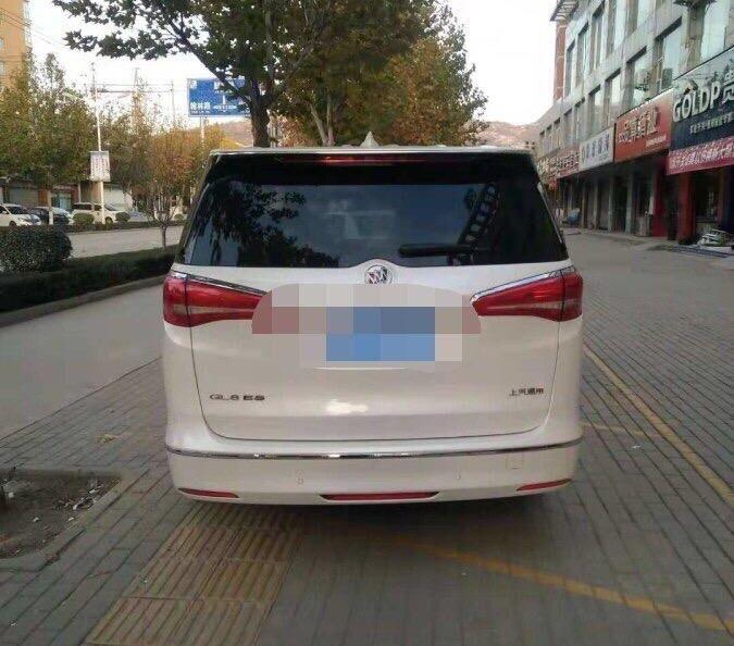 购车总价 | 裸车价为31万元，落地价为34.49万元。
同级对比 | 当初考虑换车的时候看了很多款车，又根据自己的驾驶习惯排除了很多车型，最后选择了别克GL8，首先它的油耗方面还算合理，然后就是它的内饰做工精细和外观的大气稳重，在价格方面还是觉得不错的，生产工艺方面也挺成熟的，整体设计也合理，配置也不错，安全性能也不错，所以我选择它。
颜值 | 新款车型的颜值要比老款车型看的更运动时尚一些。从侧面来看修长的车身，给人感觉具有速度感，但是从前面来看感觉像胖头鱼。
空间 | 空间当然没得说了，无论是哪个座位