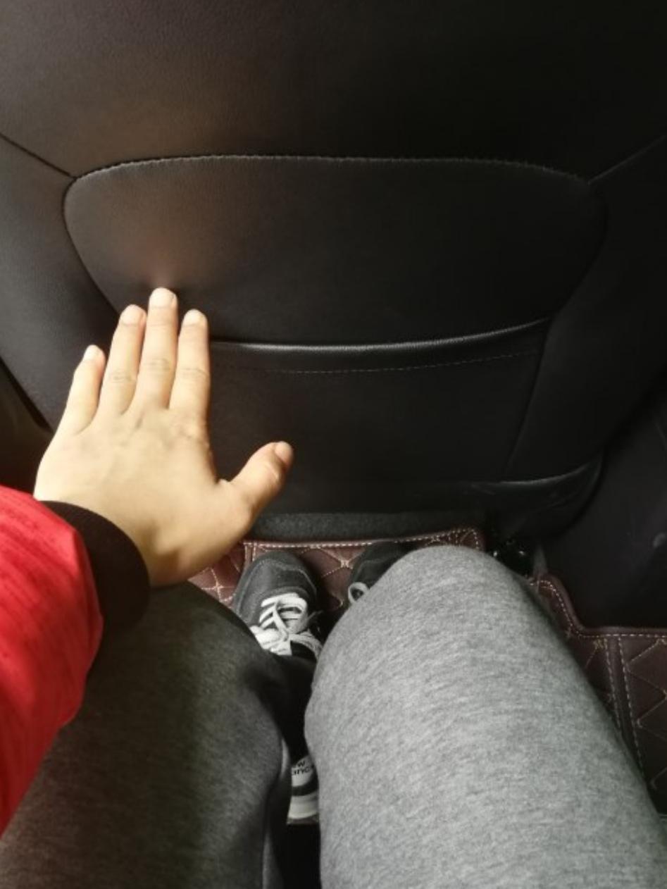 购车总价 | 我买的这辆车是瑞虎3x自动精英版，买车的时候优惠0.59万元，裸车价是5.4万，保险3000元，上牌300元，车船税360元，购置税0.5万，落地价是6.3万左右，感觉这辆车的价格很亲民。
同级对比 | 与瑞虎3X同级别的车有长安CS15，新朋友说长安CS15发动机声音比较大，全车门的隔音效果不是很好。所以我最后还是选择了瑞虎3X。
故障吐槽 | 目前为止，我这个车行驶13400多公里，没有出现任何问题，感觉奇瑞汽车质量还是比较不错的。希望在以后的使用过程当中，不要出现任何问题。
颜值 | 
