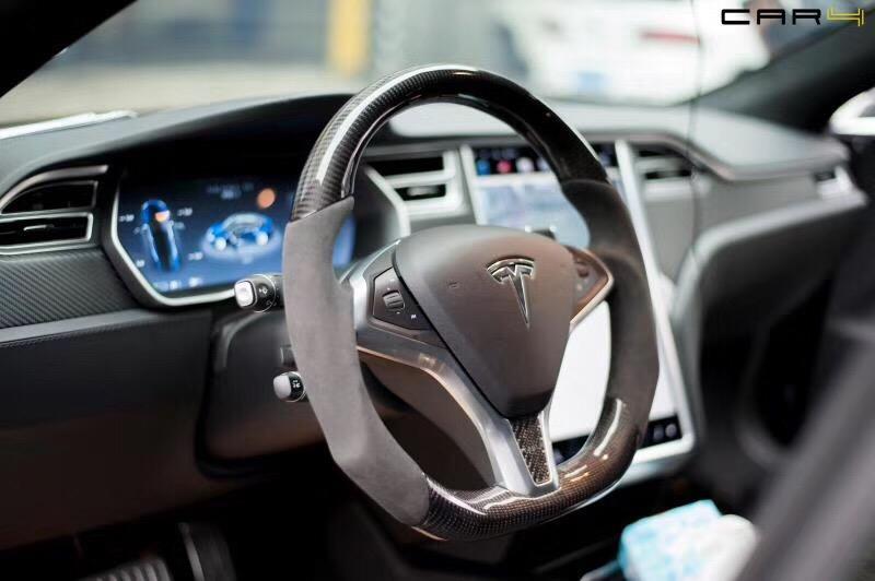 model s-购车总价 | 当时没有优惠，新车裸车价80.63万，加上保险，上牌下来89.45万，新能源车型没有购置税。
同级对比 | 买车就看中了特斯拉的新能源，毕竟做的挺不错。科技感十足。
故障吐槽 | 新车刚买的时候后门有瑕疵，只怪验车没看清楚，后来去4s店，人家不承认，
空间 | 空间还算可以吧，本人173，做后排腿部空间有1拳左右，头部空间有3指。后备箱空间表现不错，满足一家三口的一家游出行还算可以。
驾驶体验 | 动力输出特别够用，百公里4.3秒的加速成绩，方向盘指向精准，悬架调教的挺不错，