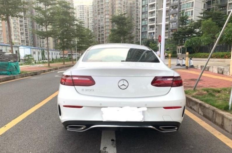 购车总价 | 4月份买这辆车的时候总价是52.5万元。
同级对比 | 跟宝马5系对比了一下，感觉这款车外观跟好看，性能配置上也非常的棒，非常的满意。
空间 | 在双门车里空间算是真的可以的，前排调好了，后排也可以坐进去，而且还有富余一点点空间。
颜值 | 外观绝对满分，买这款车的原因一半都是冲着外观。
内饰 | 内饰坐进去就能感觉到豪华大气上档次，还有大屏幕，真的超耐看。
！
