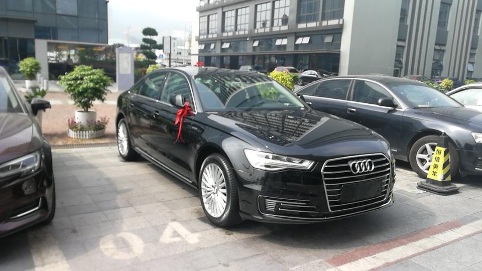 奥迪a6l-11-12提车,行程1100公里，其中纯电约200公里，平均油耗8升，综合不会算，开起来特别容易上手，方向盘特别轻快，但指向精准，动力说不上强大，但总是足够给力，全景影像再清晰点就好了，昨天倒车看不准位置，蹭了一下，心疼死了.临牌中，等上了绿牌，分享精华帖，下面附上些用车照片，分享下
