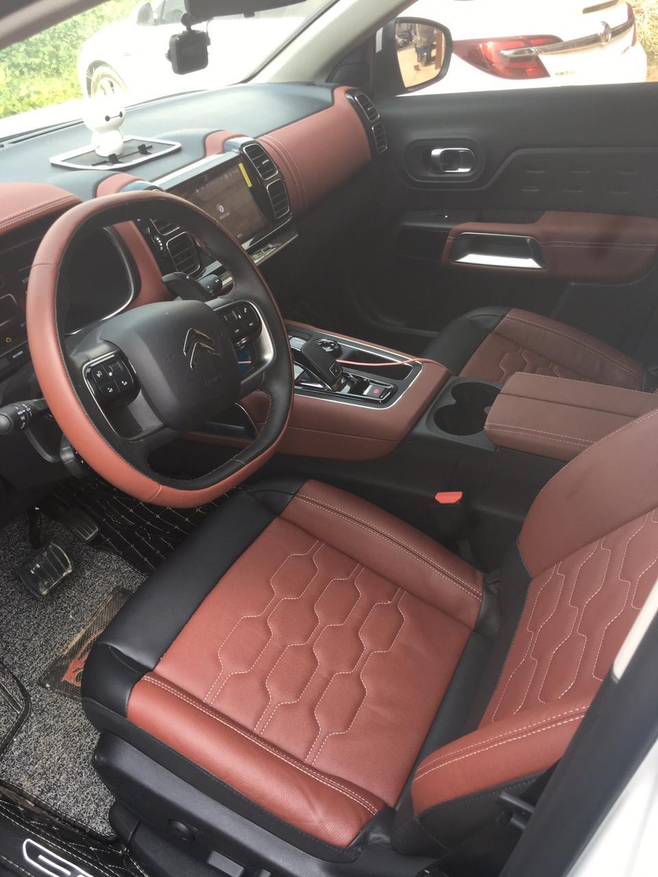 天逸 c5 aircross-购车总价 | 国五最后一辆车优惠力度很大，裸车15.95落地18.45
同级对比 | 买车没有对比，无意中看了测评，就去买了，非要去比，配置秒杀同级
故障吐槽 | 冷车起步刹车有异响，销售说是电子主动驻车，自动解锁带来的，不影响，我也不懂，就这样吧
空间 | 轴距2730看数据已经不小了，实际使用也够用了，带着丈母娘出门也有信心了
驾驶体验 | 1.8带涡轮204匹马力，不论起步还是超车只要舍得踩。信心满满。顿挫也有不是明显，调教可以了
颜值 | 选这个车，颜值占了70%，个