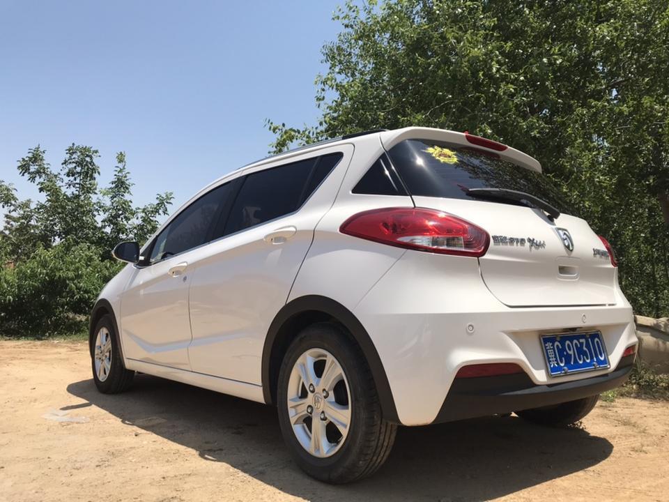购车总价 | 由于是刚推出的时候买的，优惠没有太大，就优惠了500元，是不是太少了，哈哈哈，，没有办法呀，最后花了49300买的裸车。办牌子保险一共花了57000多点。
同级对比 | 在买车之前看了奇瑞，长安，长城几个车型，对比下来感觉还是宝骏310不管在外观和空间都比较优秀。
故障吐槽 | 买到手以后，也没怎么出过故障，就主驾驶玻璃升降有点问题，不过去店里解决了。
空间 | 宝骏310的空间真是没得说，轴距2550，在同级别里那是最宽敞的了。
驾驶体验 | 这款车适合新手，开起来挺轻松的，方向盘操作精确