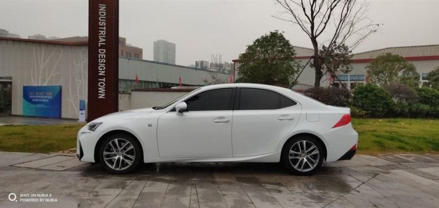 宝马5系(进口)-购车总价 | 31.5万，雷克萨斯为数不多有优惠的车型，购买了ssss的美容套餐588元，上牌保险按揭费不精算，合计落地总价36万
同级对比 | 本人90后，考虑过3系，奥迪A5。宝马5系进口标轴。都试驾过，最终IS深得我心，原因如下：1.雷车省心出了名，没有德系车过几年那么烦人。2.BBA考虑中的车型，高配价格高，低配寒酸
故障吐槽 | 油耗啊，目前综合油耗13个油，虽说是高功率版本，但雷车的省油没有用到呢？？？第二个槽点是它的多媒体，反人类车机嘛，不能触控和一些操作
空间 | 买这车