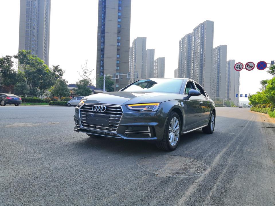 奥迪a4l-购车总价 | 裸车23.1，留学生购车免购置税，保险6700，其他装饰装潢下来落地24万多一点。
同级对比 | 选车的时候对比过同级别宝马老款3系，奔驰C级别。
老婆最喜欢奔驰C，奈何奔驰太贵，墙排因为中控的原因横向空间总觉得太窄，后排空间也不发，家庭用车，还是放弃了。
老款宝马三系，做进去总感觉坐姿太低，不喜欢宝马的仪表盘。
A4L中规中矩，价格也最便宜，最终还是选的A4L。
故障吐槽 | 还没提车发动机故障灯就亮了，读取故障码是燃油压力过低，是因为4S加的油太少不够了！实在搞不懂了4S就缺