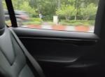 model x-购车总价 | 裸车价80万，落地不到92万。
续航 | 我买的这款是长续航版的，高速上跑个400公里没一点问题，市区内可能就380左右。
颜值 | 我买的这款modelx是白色的，外观就不用过多叙述了，看起来很细致大气，内饰给人视觉上很不错的感觉。
空间 | 坐在车内胳膊和腿部伸展自如，前后排的乘坐空间也很宽，车内空间还是很足的，前后备箱能放下很多东西。
驾驶体验 | 毕竟价格放在那里，好配置和高马力发动机让整个驾驶体验非常的好，起步的时候没有一点拖拉，而且起步加速度很快。方向盘操控性很精