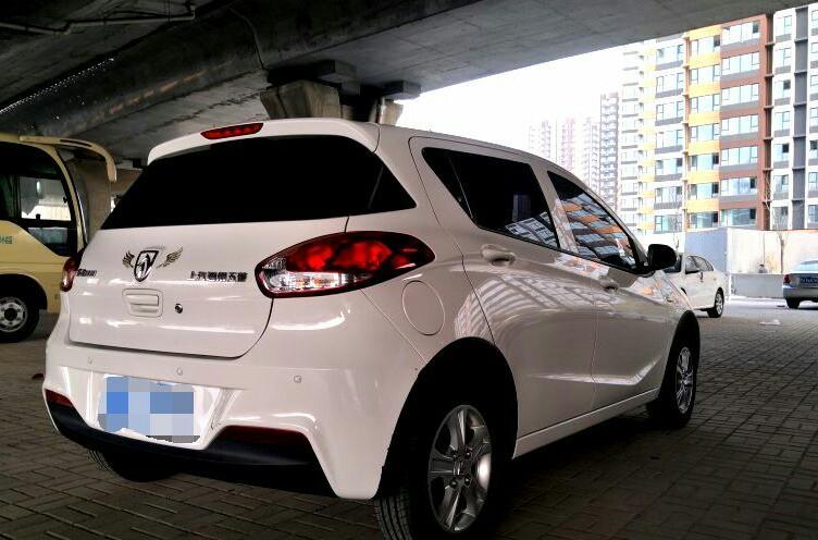 购车总价 | 宝骏310  2019款1.2LAMT舒适版指导价是4.98万我是四月份购买的裸车价格是4.2万！全款提车对于这个价位的车辆也没必要分期了。加上购置税，上牌大概落地也就5万左右吧！
同级对比 | 当初买车的时候没想着买宝骏310当初看好的是长安35所以买这款车还是为了老婆！老婆是新考的驾照这辆车就算是让他练手的吧。长安35无论是在配置动力还是在空间上都是宝骏310不能比的就是价位有点高！310虽然在配置上没有35那么上但是价格便宜啊到时候想换车了也不会心疼的！
故障吐槽 | 目前没有发现有什