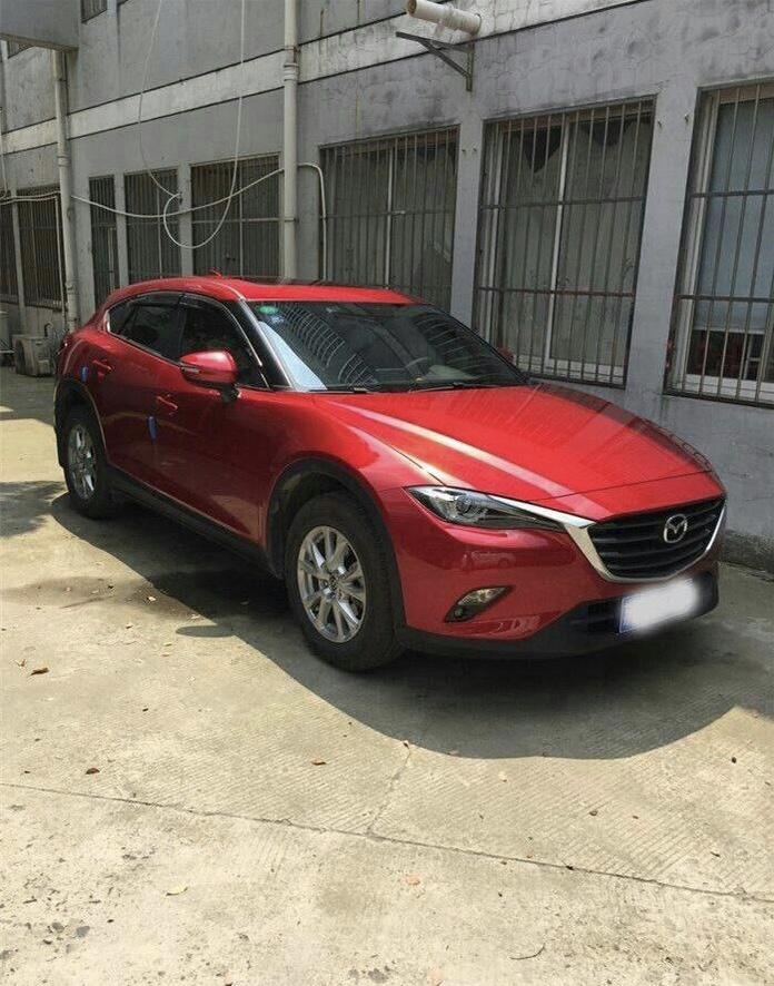 马自达cx-4-购车总价 | 落地价17.28万。
同级对比 | 这个很很简单，因为我一直都关注马自达的车，马自达这个厂家呀，我比较喜欢，因为以前看过一个小视频，买马自达。马自达的话，说实话现在只能说是信仰所在，要操控有操控，要速度有速度。
故障吐槽 | 最不满意的是这个车的内饰设计了好歹都是十五万块钱的车，但是中控的设计上其实没什么问题，感觉都不错，但是在材料的使用上做的并不是太好，材料上的话都是硬塑料，感觉摸起来不是很舒服，手感不好，如果能换成仿皮啊或者皮革啊之类的，效果就更好了。
空间 | 空间表现