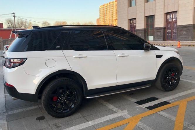 选定发现神行之前一度很看好GLC，不过对于加价两万的行为比较反感所以就放弃了。18年8月中旬定车9月初完成提车，裸车价格32.85万，现金优惠的同时还有不少赠品，很良心。驾驶体验：对于胎噪和风噪的过滤很到位，涡轮介入后有着很强的推背感，换挡有顿挫感不过在可以接受的范围内。油耗：市区大概在9.5L左右，如果堵车的情况下油耗就相对有点儿高了，高速不到8个油，还算不错。内饰：和GLC相比显得有点儿简洁，软包与搪塑55开感觉档次不太够，不过这也倒挺符合硬派越野的风格。

