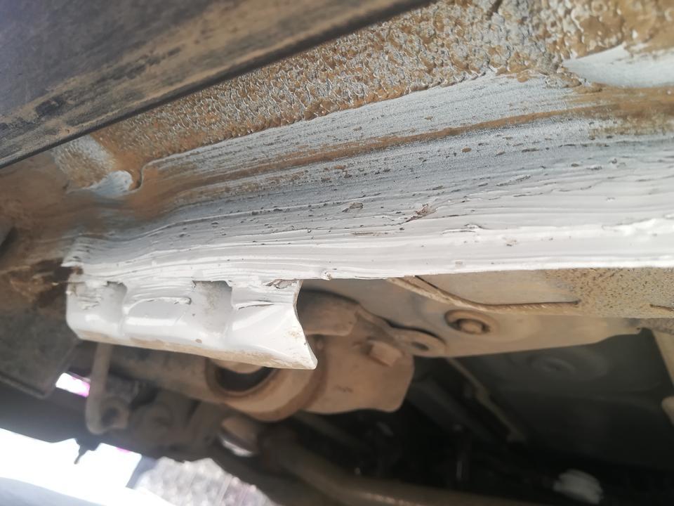宋pro-车友们帮忙看看我是不是买了个假车，这车门下面的工艺就是这样的吗？