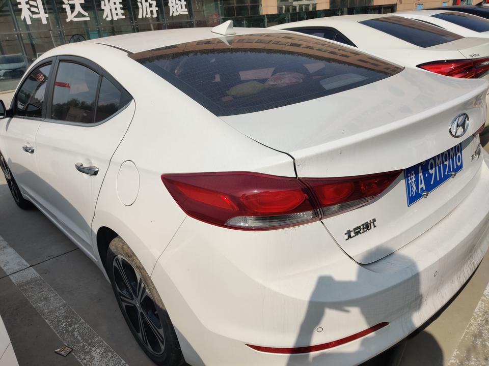 颜值 | 外观颜值必须占第一位啊，这辆车外观好看，颜值高，整个车身显得小巧玲珑，侧面腰线优美，前脸造型很萌动，进气格栅也比较大气，特别喜欢这辆车的外观。
购车总价 | 我这车优惠比较多，因为我这车是个库存车，当时车价优惠了3万，裸车价在94800，保险当时必须要在4A店里买一年，保险是5500，算上税，上牌落地价是11万不到，价格当时已经很划算了。
油耗 | 这车油耗不高，因为车没多大，油耗在市区7.5个油，跑高速平均6个油不到，很省油的一辆车。
驾驶体验 | 动力来说是足够了，起步比较快，跑高速也比较稳