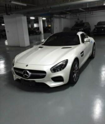 amg gt-购车总价 | 这款车的裸车价是在130万，在是奔驰的一种新增车型，价格是我很满意。
同级对比 | 对比价格类似的一些车，我觉得我还是会选择这款，因为它外观相当霸气。
空间 | 这款奔驰的空间还是延续了奔驰一向的特点，空间不会大，但个人感觉还可以。
颜值 | 这车的颜值真的是绝了，不过奔驰奔驰的外观向来就是好看的，只是它在好看的同时还很霸气。
内饰 | 里面非常漂亮，整洁大方。在整洁的同时，让人感觉非常的豪华，这可不是所有车都能够做到的。
驾驶体验 | 我个人体验非常好， 它能够在保证速度的同