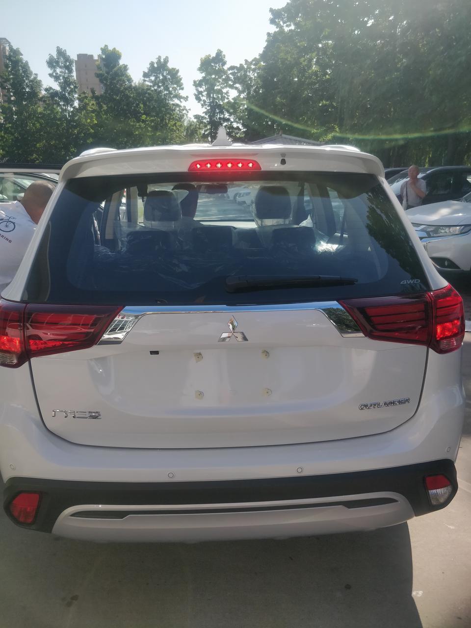 欧蓝德-购车总价 | 裸车16.58万，贷款手续费3000，八万三年免息，无其他附加费用，算购置税+保险19万落地。
空间 | 空间非常适合家用，后排空间和后备箱非常富余
内饰 | 内饰中规中矩，无科技感可言，驾驶实用配置统统配齐，同价位车型少有的七个气囊
驾驶体验 | 20万以内首选也是唯一的四驱合资SUV，动力随踩随有，很充足，加速很线性，新手比较好上手
颜值 | 三菱家族霸气前脸，自动LED大灯晚上光源很棒
油耗 | 提车三天，高速+国道+省道，均衡油耗7个左右，还未进市区拥堵路段，市区估计油耗会有