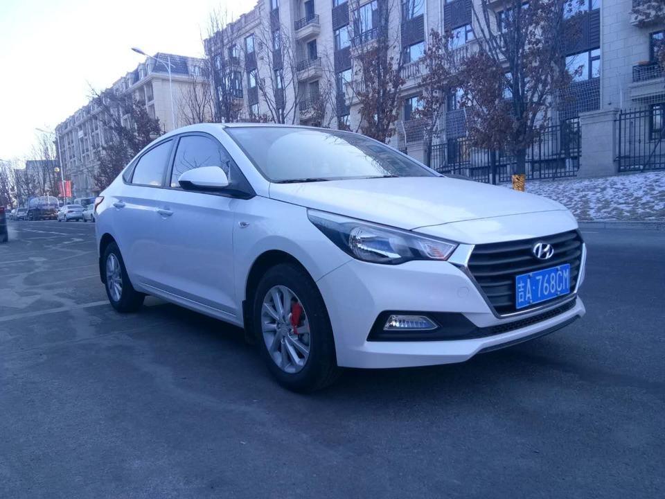 悦纳-油耗很满意，因为他是1.4排量的，是小排量，车油耗很低，家用很实在，非常的好
空间感还是不错的，前后排空间舒适比较好，都很不错，有余地感，不拥挤。
外观是我选择这款车的最主要因素，它的前后设计都很漂亮，尤其是前大灯跟后大灯设计非常犀利，延伸很长，很有特点
动力上还可以，只不过是代步车，要求不是很高，中规中矩还可以
这款车的缺点隔音效果一般，胎噪声大，尤其开快的时候更加明显，只能打开音乐，降低噪音