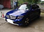 奔驰glc-购车总价 | 裸车价37.20万元，落地价44.05万元
同级对比 | 和同类车比较，这款车的空间很宽敞，外观看起来非常大气时尚，最重要的就是很省油。
驾驶体验 | 座椅舒适性很不错，很舒服尤其是头枕很软，车内静音性也很好，很安静，悬架调教很软，滤震效果不错
颜值 | 外观时尚大气，内饰配置丰富，空间表现很出色，性价比高。
空间 | 空间表现很不错，前后排都很宽敞，家用完全没问题，后排座椅可以按比例放倒，而且后备箱也很平整，很实用。
内饰 | 内饰做工精细，豪华感十足，颜色搭配也很有档次，中控