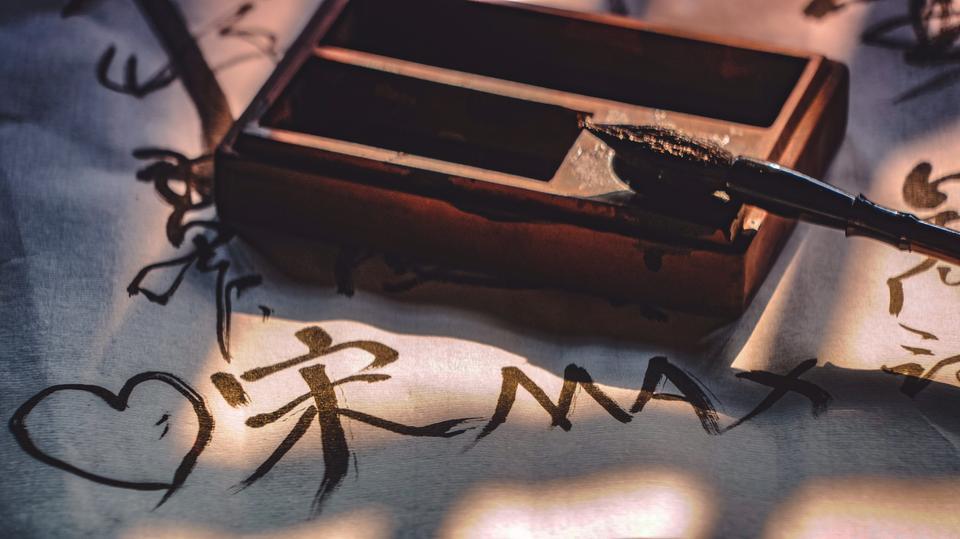 宋max-带着它从上海出发到西藏，历程一个多月，整体性能稳定，不错的样子
驾驶体验 | 动力足够，在海拔5100输出稳定，不错
颜值 | 改变以前的传统样子，龙颜前脸帅气十足
油耗 | 低油耗，整体路上下来在6.7。左右
购车总价 | 10万多点总车价，性价比超高
空间 | 空间大，后排自由变换，和变扩大储物空间，也可变成7座车
保养维护 | 费用不高，一次保养在500多，可以接受

