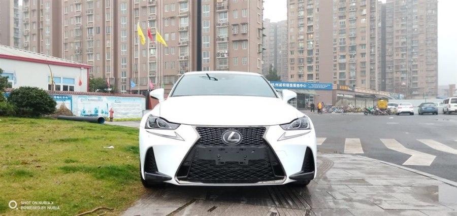 宝马5系(进口)-购车总价 | 31.5万，雷克萨斯为数不多有优惠的车型，购买了ssss的美容套餐588元，上牌保险按揭费不精算，合计落地总价36万
同级对比 | 本人90后，考虑过3系，奥迪A5。宝马5系进口标轴。都试驾过，最终IS深得我心，原因如下：1.雷车省心出了名，没有德系车过几年那么烦人。2.BBA考虑中的车型，高配价格高，低配寒酸
故障吐槽 | 油耗啊，目前综合油耗13个油，虽说是高功率版本，但雷车的省油没有用到呢？？？第二个槽点是它的多媒体，反人类车机嘛，不能触控和一些操作
空间 | 买这车