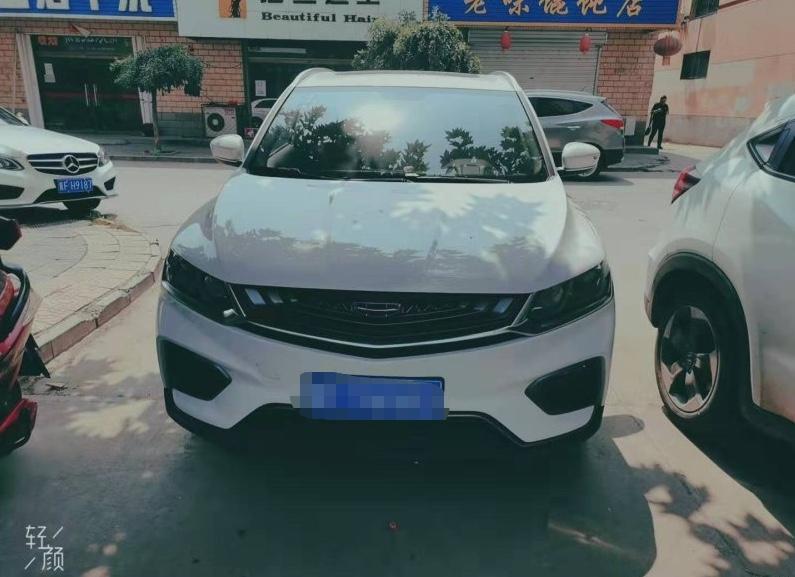 缤越-购车总价 | 裸车9.69万，全款提车10.35万。
空间 | 这个空间相当满意，带着老人孩子出去玩，空间够用，后备箱空间也很大，全家来个BBQ很完美，自驾游也不错，我身高1.76，坐里面头顶还有一拳的距离。
故障吐槽 | 车身颜色选择太少了，只有红色和白色可选，后期或许厂家可以增加几个颜色。
颜值 | 同级别的车里，颜值算很高了，黑车标和轮毂看着很酷，尾灯识别度很高，排气管做得也特别漂亮。
驾驶体验 | 动力杠杠的，完全感受不到延迟，加速和变速器匹配很好，方向很灵敏，媳妇开着完全没问题，过坑洼路面