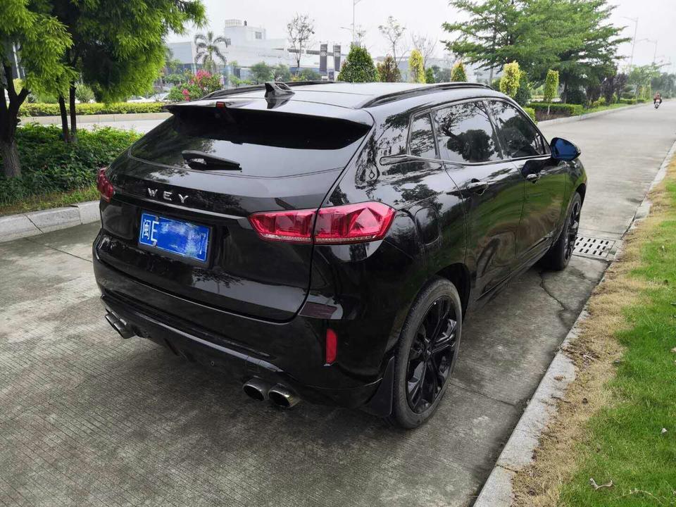wey vv7-购车总价 | 裸车价16.5万，购置税1.5万，保险7000，合算下来一共18.7万。
同级对比 | 标志4008和雷诺科雷嘉，当时主要是一共这三款车对比，4008的外观和内饰都喜欢就是价位太高了，科雷嘉的价位还可以，但是空间方面小了一些，最后还是决定vv7
故障吐槽 | 开了整整一年了，没发现什么问题，就是这个语音系统反应不是太灵敏，还不如按键操作快捷
空间 | 这个是个很大的优势，比前边两个对比车型都宽大，而且地盘比较高，通过性很强。
驾驶体验 | 方向盘没有虚伪指向精准，力度不轻不重