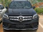 奔驰gls-同级对比 | 开始在卡宴，雷克萨斯570和GLS500中徘徊了一下。最后还是选择了奔驰，毕竟牌子大，有保障，而且空间动力综合起来很不错，个人很喜欢。
购车总价 | 成都裸车151.18万，落地价167.43万。
驾驶体验 | 操控在越野车里算是不错的，毕竟车又长又高，和小车比不了。转弯幅度大，很稳。V8发动机还是双涡轮的，动力随叫随到，提速反应很快，变速箱反应也很敏捷。
内饰 | 风格很奔驰，中期改款，亮点不多。就是新车的皮质味道有点明显，不过胡桃木和真皮搭配很有格调。
